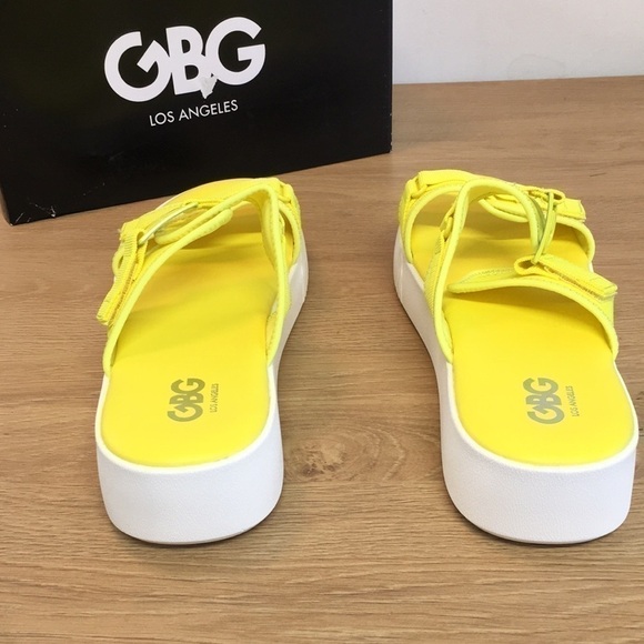 New WB Woman’s GBG Sadee Sandals - Picture 4 of 7